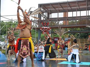 Mengenal Tari Babukung, Mampu Gerakan Ekonomi Senilai Rp 4 Miliar