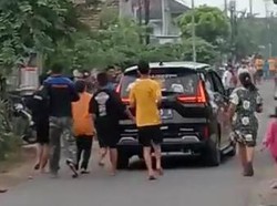 Berebut Uang dari Pengendara Xpander, Warga Ngaku Dapat Rp 300 Ribu-Rp 2 Juta