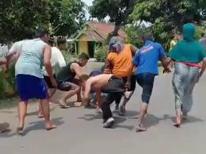 Heboh Gos A yang Hobi dan Senang Sebar Uang di Jalanan Heboh Gos A yang Hobi dan Senang Sebar Uang di Jalanan