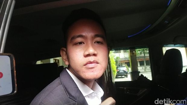 Wali Kota Solo, Gibran Rakabuming Raka, di Balai Kota Solo, Senin (30/1/2023). Gibran hendak ikut menjemput Megawati Soekarnoputri di Semarang.