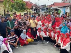Andre Rosiade Beri Bantuan Ambulans untuk Warga Lubuk Buaya di Padang