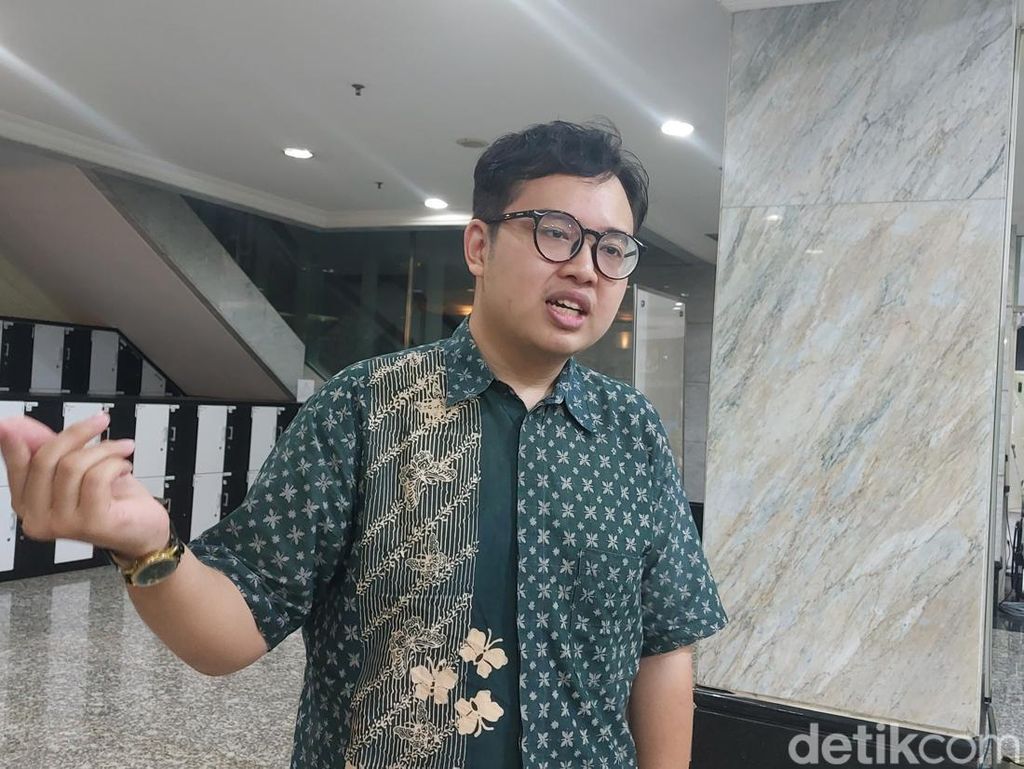 Pelapor Tak Puas Hakim MK Guntur Terbukti Langgar Etik Cuma Diberi Teguran