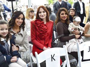 Duh! Sophie Turner Unfollow Priyanka Chopra di Tengah Kasus Cerai Duh! Sophie Turner Unfollow Priyanka Chopra di Tengah Kasus Cerai