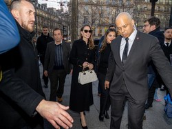 Angelina Jolie Disebut Kencan Bareng Pebisnis Tajir, Lebih Muda 3 Tahun