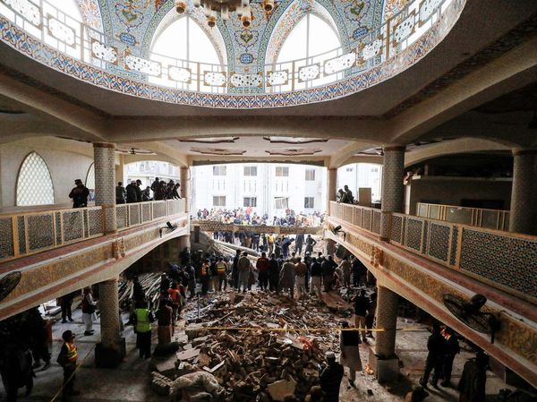 Begini Kondisi Masjid di Pakistan Usai Diguncang Bom Bunuh Diri
