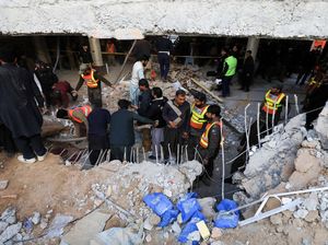 Pilu! Mayat-mayat Korban Bom di Masjid Pakistan Terus Ditemukan