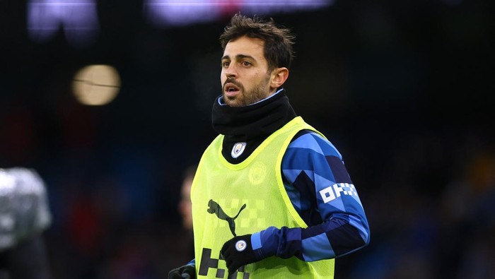 Soccer Football - FA Cup Third Round - Manchester City v Chelsea - Etihad Stadium, Manchester, Britain - January 8, 2023 Manchester Citys Bernardo Silva during the warm up before the match REUTERS/Molly Darlington