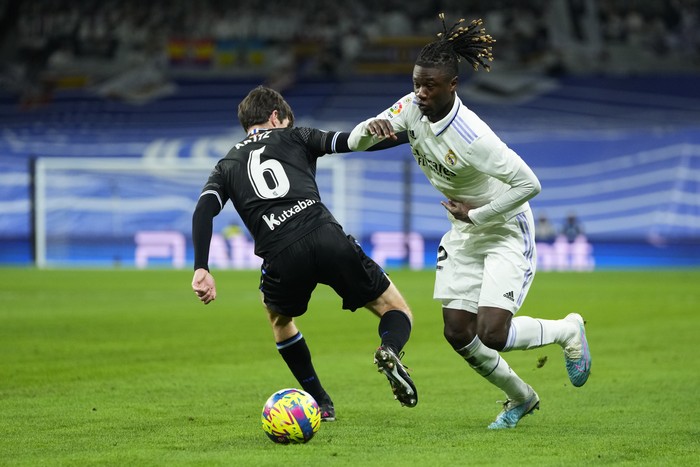 Real Madrids Eduardo Camavinga, right, and Real Sociedads Aritz Elustondo fight for the ball during the Spanish La Liga soccer match between Real Madrid and Real Sociedad, at the Santiago Bernabeu stadium in Madrid, Sunday, Jan. 29, 2023. (AP Photo/Manu Fernandez)