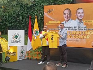 Diberi Jersey Kuning, Rian Ernest Resmi Diperkenalkan Sebagai Kader Golkar
