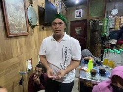 Ini Gos A Sosok Royal yang Sebar Uang Puluhan Juta di Jalanan Desa Jombang