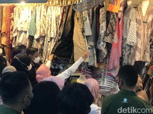 Iriana Borong Tas-Baju Batik Pasar Beringharjo Jogja, Segini Harganya Iriana Borong Tas-Baju Batik Pasar Beringharjo Jogja, Segini Harganya