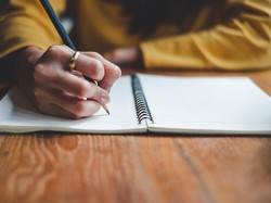 10 Contoh Teks Story Telling Bahasa Inggris Singkat dan Mudah Dihafal