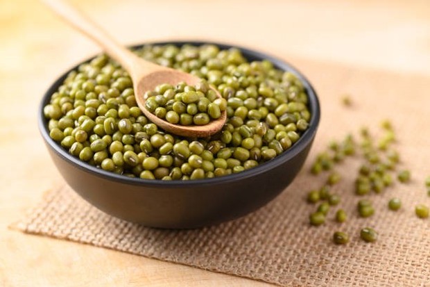 Kacang hijau dapat dijadikan masker wajah dan berguna untuk menghaluskan kulit wajah