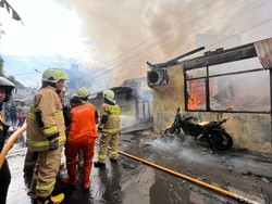 Toko dan 6 Rumah di Jaktim Terbakar, Diduga Akibat Kebocoran Gas