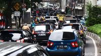 Potret Kepadatan Arus Lalu Lintas di Jalan Tendean Jaksel
