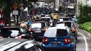 Potret Kepadatan Arus Lalu Lintas di Jalan Tendean Jaksel