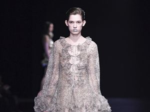 10 Koleksi Valentino Couture 2023: Busana Inklusif Bergaya 80-an 10 Koleksi Valentino Couture 2023: Busana Inklusif Bergaya 80-an