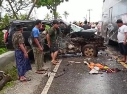 Bus Bawa 15 Penumpang Tabrak Minibus di Luwu Timur, 4 Orang Luka-1 Kritis