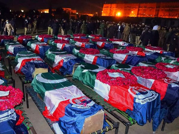Korban Tewas Bom Bunuh Diri di Masjid Pakistan Terus Bertambah