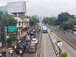 Penampakan Kemacetan Lalin Mampang Arah Kuningan Pagi Ini