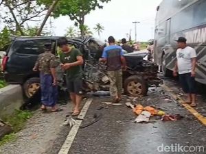 Detik-detik Mengerikan Bus Bawa 15 Orang di Lutim Tabrakan dengan Minibus Detik-detik Mengerikan Bus Bawa 15 Orang di Lutim Tabrakan dengan Minibus