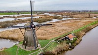 Mengunjungi Desa Kincir Angin Tua di Belanda