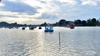 Menikmati Keindahan Senja di Danau Sipin Jambi