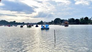 Menikmati Keindahan Senja di Danau Sipin Jambi