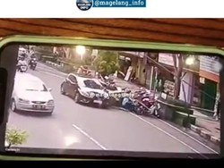 Beredar Video Mobil Tabrak Motor Parkir di Pecinan Kota Magelang