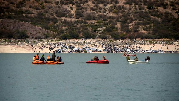 Momen Pencarian Korban Kapal Tur yang Terbalik di Bendungan Pakistan