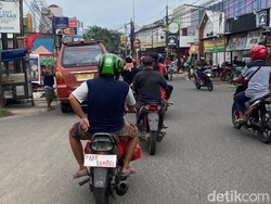 Tepok Jidat! Pemotor di Bekasi Pakai Pelat Nyeleneh Bertuliskan Pake Sambel