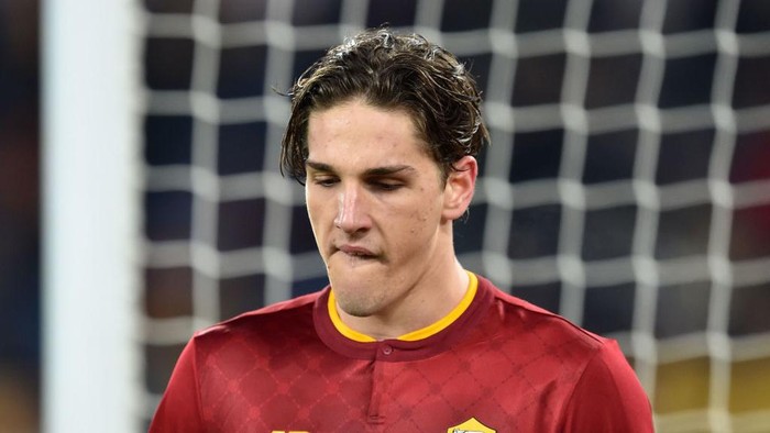 ROME, ITALY - JANUARY 12:  Nicolo Zaniolo of AS Roma leaves the pitch after being replaced by  head coach José Mario dos Santos Mourinho Felix during the Coppa Italia match between AS Roma and Genoa CFC at Stadio Olimpico on January 12, 2023 in Rome, Italy.  (Photo by Giuseppe Bellini/Getty Images)