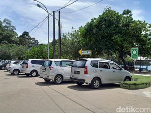 Wisatawan Keluhkan Pungli Parkir Liar di Obwis Pantai Pangandaran Wisatawan Keluhkan Pungli Parkir Liar di Obwis Pantai Pangandaran