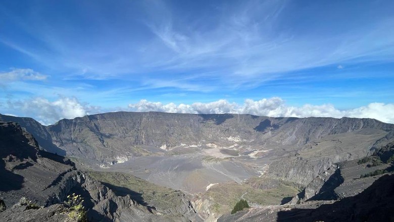 Gunung Tambora Ditutup Total, Pendakian 4 Jalur Dilarang karena Karhutla