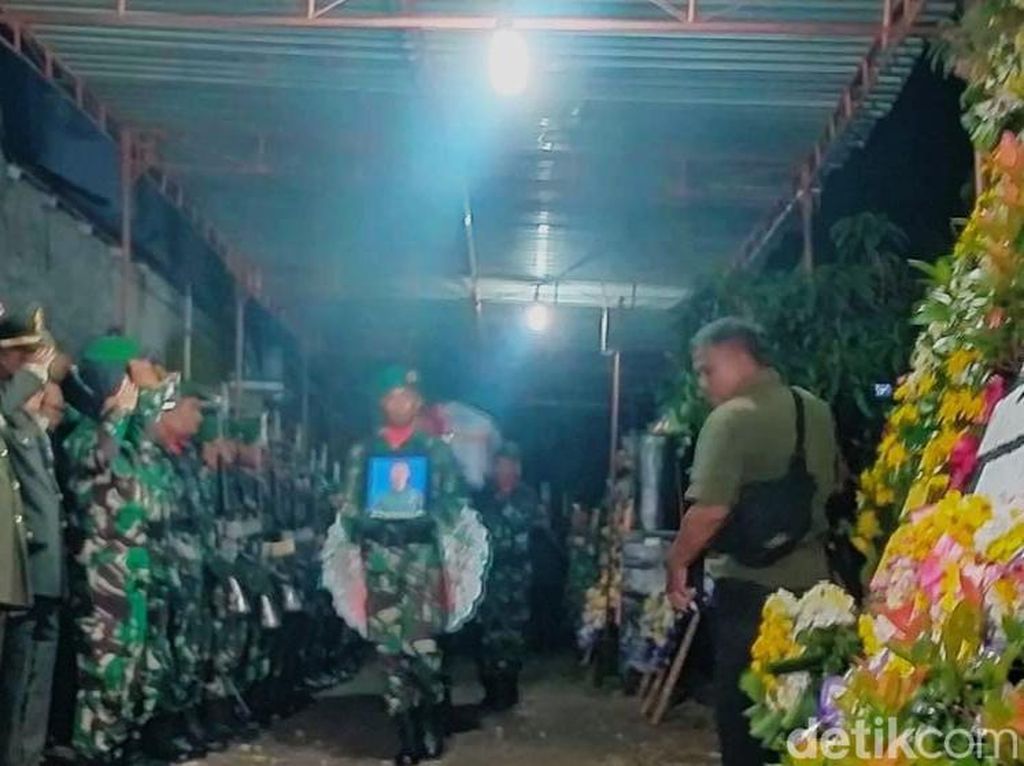 Gugur di Papua, Jenazah Pratu Ferdian Tiba di Rumah Duka Klaten Gugur di Papua, Jenazah Pratu Ferdian Tiba di Rumah Duka Klaten