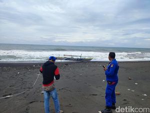 Nelayan Banten Terombang-ambing 8 Hari di Perairan Tasikmalaya Nelayan Banten Terombang-ambing 8 Hari di Perairan Tasikmalaya