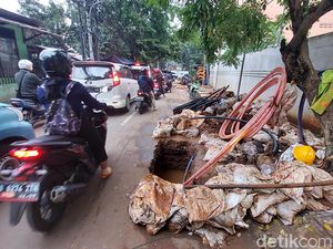 Soleh Solihun Keluhkan Jalan Seribu Galian di Jaksel, Ini Kondisinya! Soleh Solihun Keluhkan Jalan Seribu Galian di Jaksel, Ini Kondisinya!