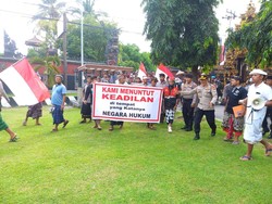 Warga Geruduk Polres Buleleng, Pertanyakan Kasus Vandalisme di Pura