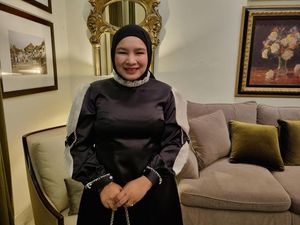 Cerita Selly Sukses Jadi Distributor MS GLOW Bermodal Cuma Rp 700 Ribu Cerita Selly Sukses Jadi Distributor MS GLOW Bermodal Cuma Rp 700 Ribu