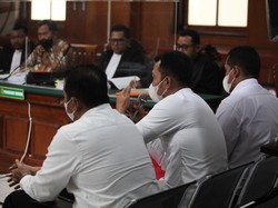 2 Perwira Polres Malang Terdakwa Tragedi Kanjuruhan Divonis Bebas!