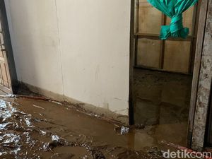 Banjir Lumpur Landa Puluhan Hunian Sementara Korban Tanah Gerak Brebes