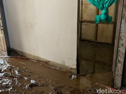 Banjir Lumpur Landa Puluhan Hunian Sementara Korban Tanah Gerak Brebes