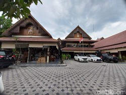 Waduh! Pedagang Pasar Triwindu Solo Kutip Donasi untuk Foto Prewedding