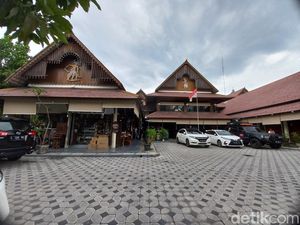 Pengunjung Pasar Antik Triwindu Solo Kini Ramai karena Sering Viral, Tapi... Pengunjung Pasar Antik Triwindu Solo Kini Ramai karena Sering Viral, Tapi...