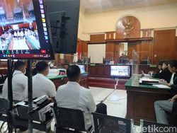 Terdakwa Danki Brimob Bantah Kesaksian Steward Soal Provokasi Aremania