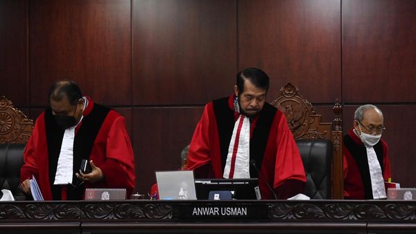 Tok! Hakim MK Tolak Legalkan Nikah Beda Agama