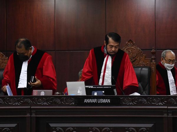 Tok! Hakim MK Tolak Legalkan Nikah Beda Agama