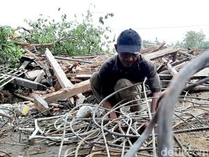Pilu Warga Terdampak Tol Japek, Lahan Dibayar Rp200 Ribu per Meter Pilu Warga Terdampak Tol Japek, Lahan Dibayar Rp200 Ribu per Meter