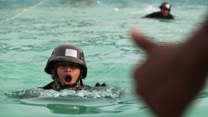 Aksi Ketangguhan Prajurit Marinir Saat Ikuti Renang Militer