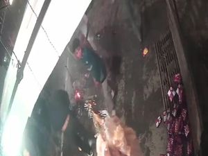 Heboh Aksi Sekelompok Pria Bawa Sajam Jarah Warung di Deli Serdang Heboh Aksi Sekelompok Pria Bawa Sajam Jarah Warung di Deli Serdang